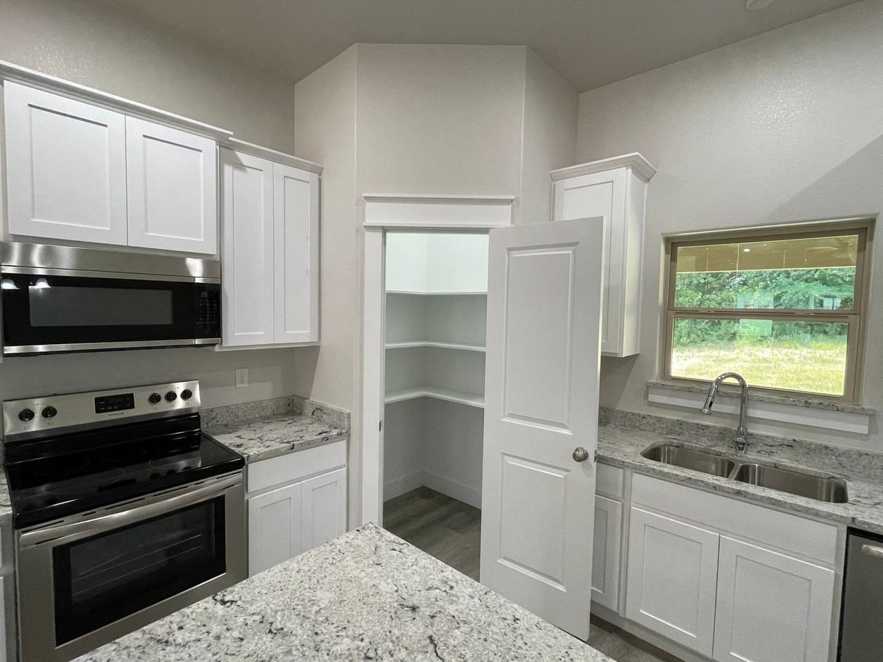 122 Watch Hill Dr - Photo 5 of 12