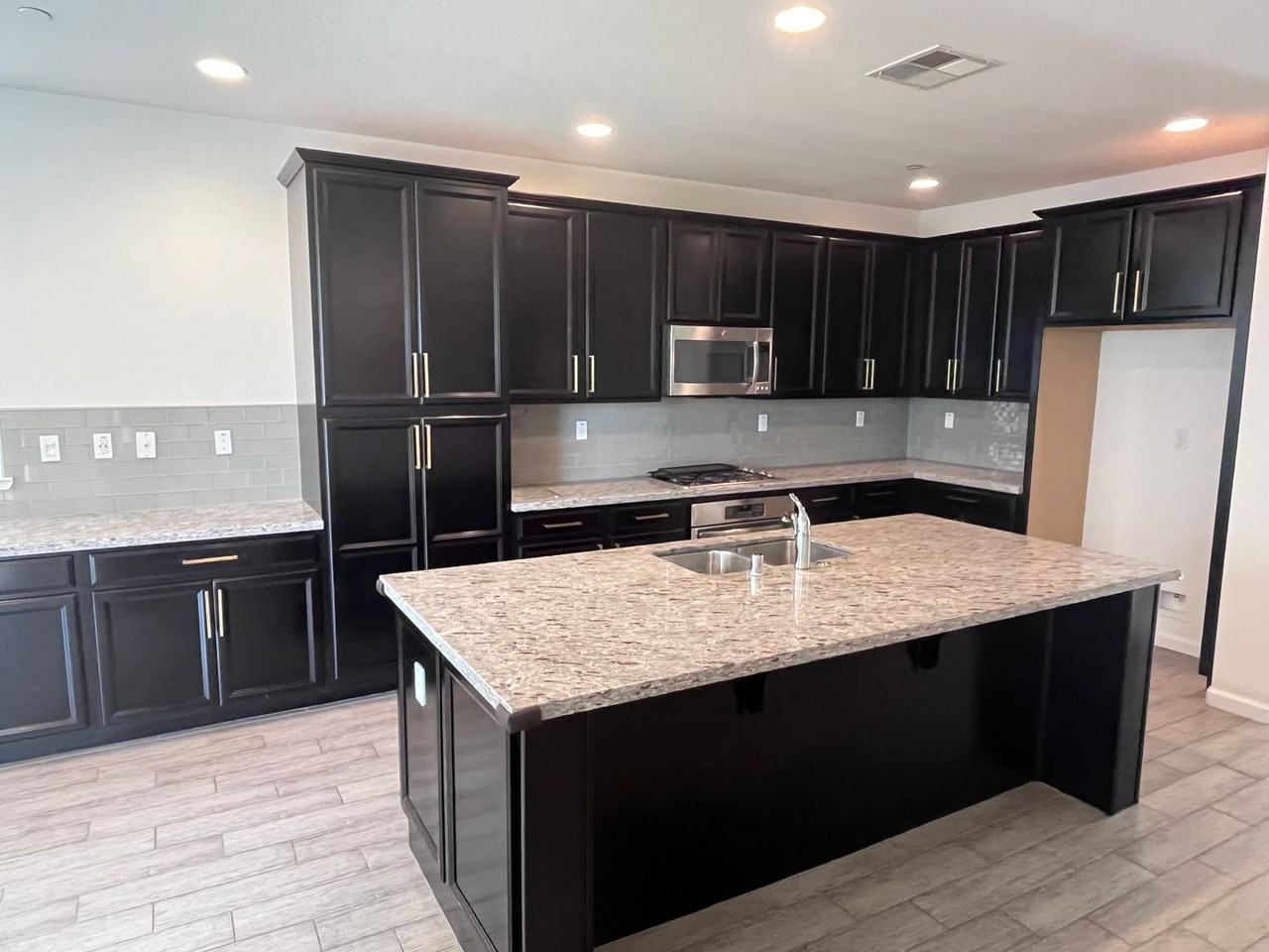 1565 Avanti Dr - Photo 2 of 19