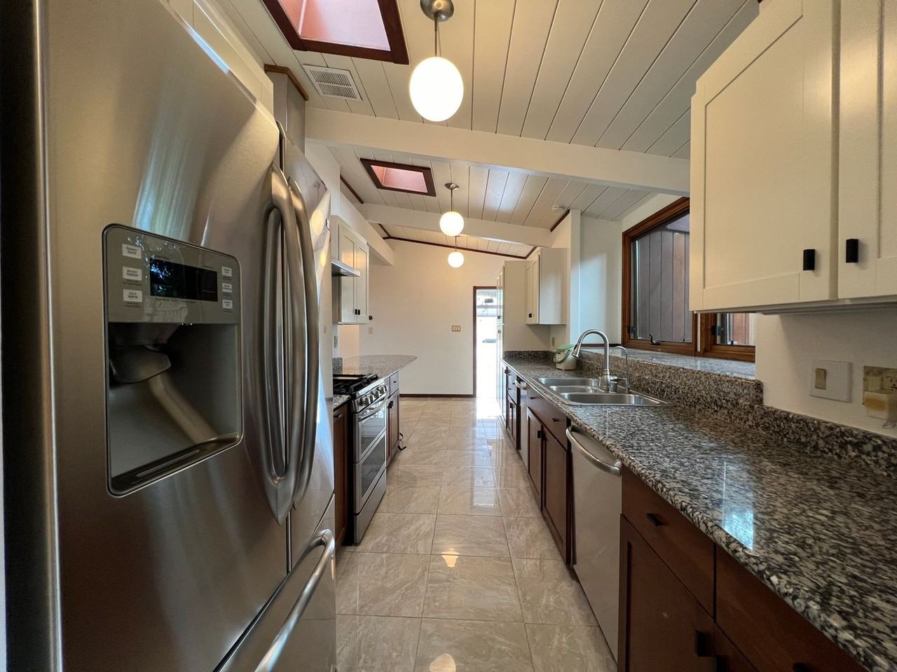 1515 Channing Ave - Photo 3 of 28