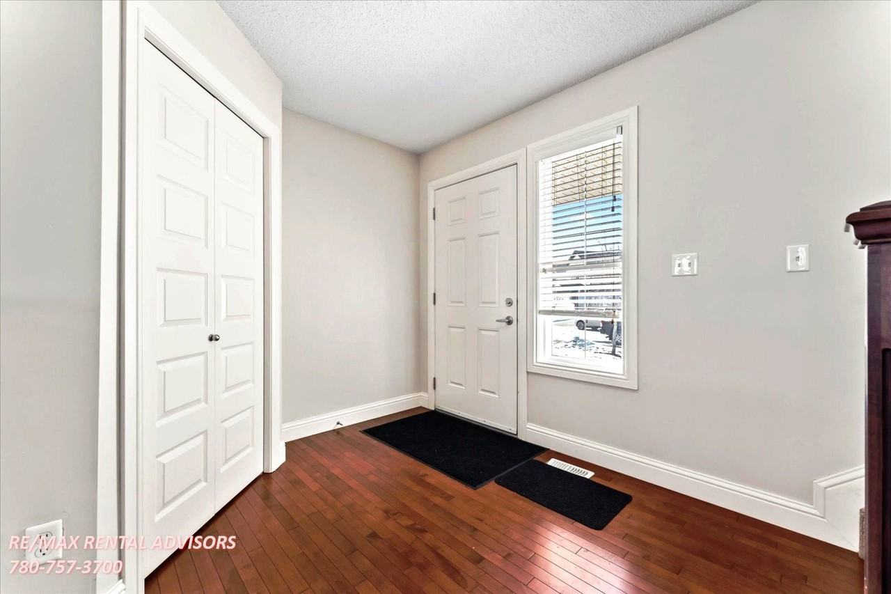 8422 Sloane Cres Nw - Photo 2 of 21