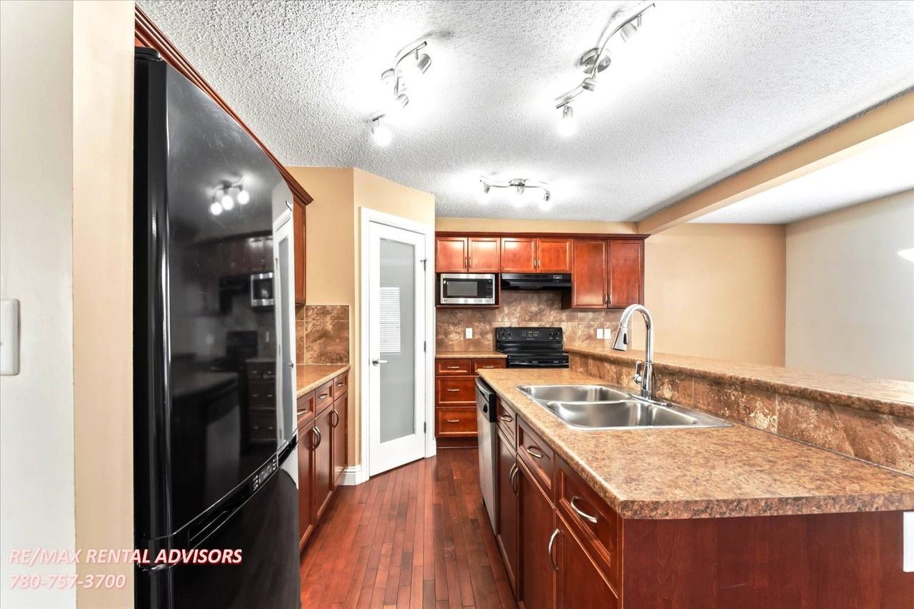 8422 Sloane Cres Nw - Photo 3 of 21