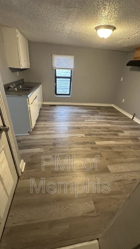 1421 James St - Photo 2 of 6