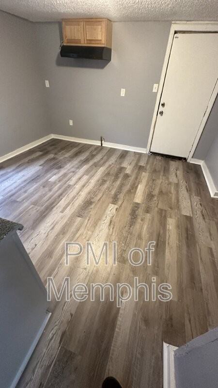 1421 James St - Photo 3 of 6