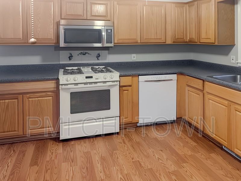 226 S 19th St - Photo 3 of 15