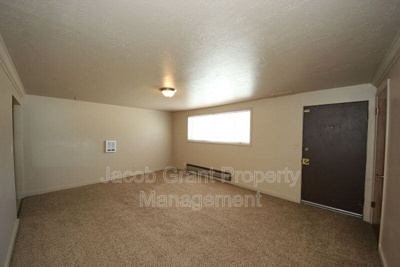 756 Wayne Ave #4 - Photo 4 of 12