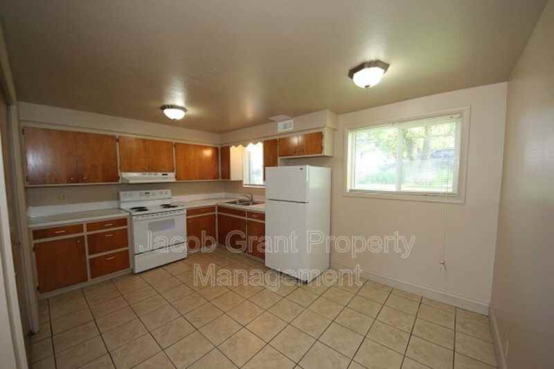 756 Wayne Ave #4 - Photo 5 of 12