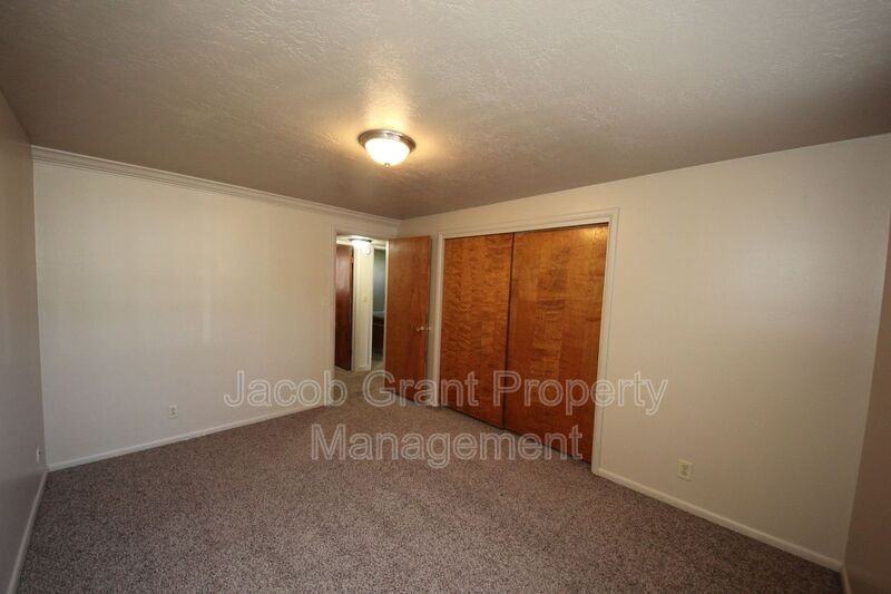 756 Wayne Ave #4 - Photo 7 of 12