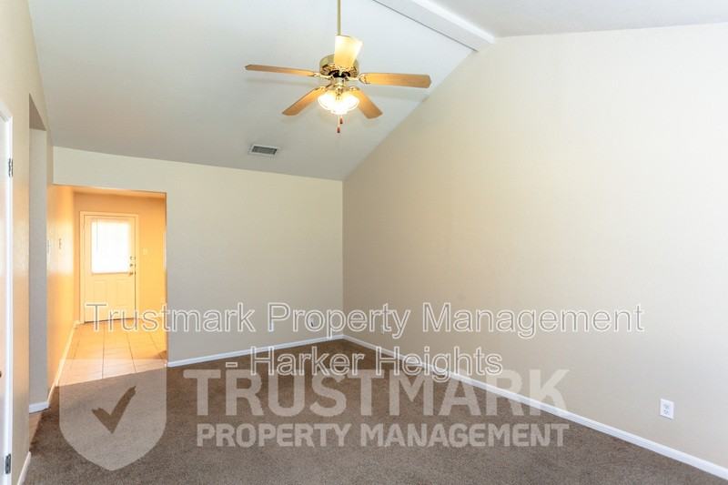 1907A Windward Dr #A - Photo 3 of 15