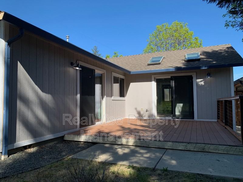 1884 Allen Creek Rd - Photo 3 of 23