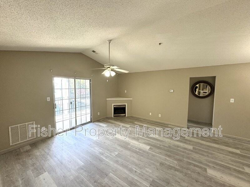 830 Brassie Ln #J - Photo 4 of 30