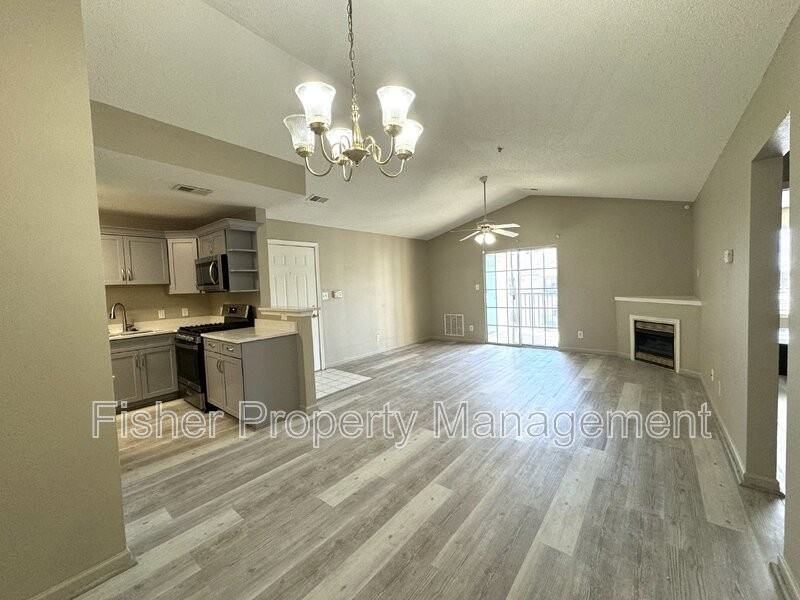 830 Brassie Ln #J - Photo 7 of 30