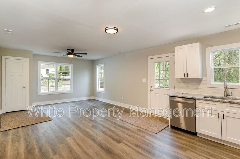 390 Lizzie Ct Nw - Photo 2 of 15