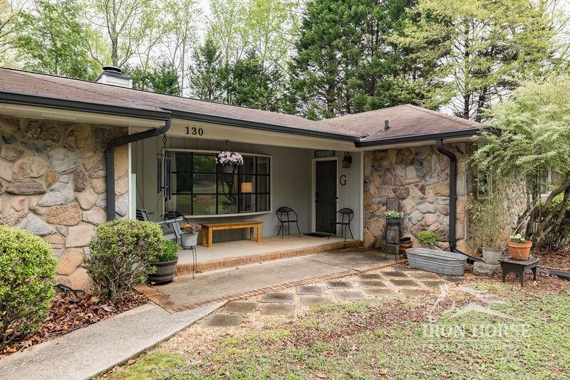 130 Austin Dr - Photo 3 of 35