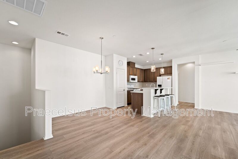 1710 Signature Pl #1 - Photo 3 of 29