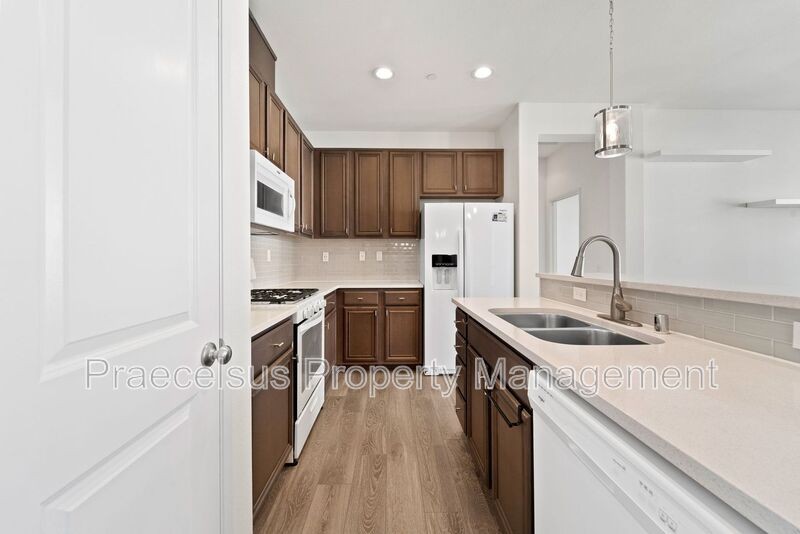 1710 Signature Pl #1 - Photo 4 of 29