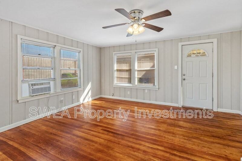 218 E Thomas St - Photo 3 of 13