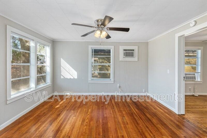 218 E Thomas St - Photo 5 of 13