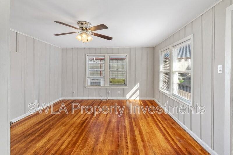 218 E Thomas St - Photo 6 of 13