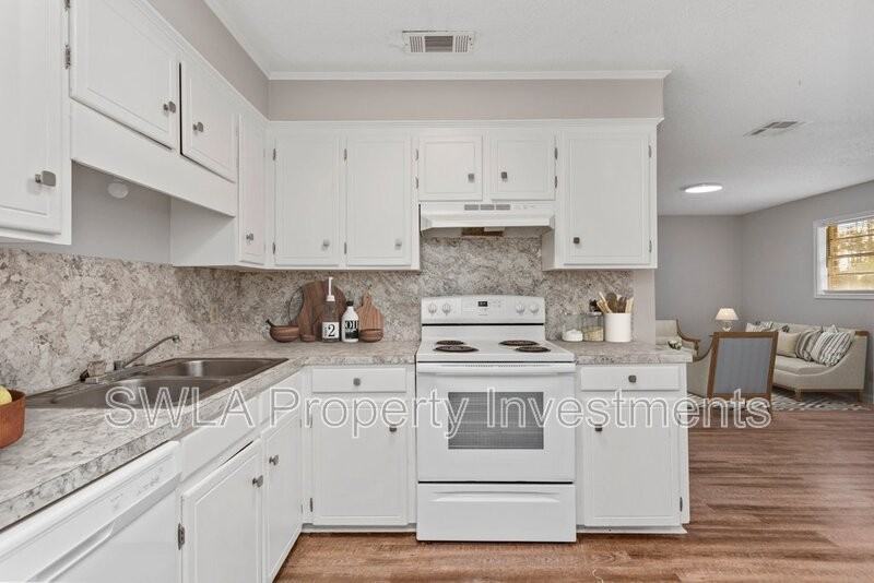 194 Victoria Dr #2A - Photo 3 of 15