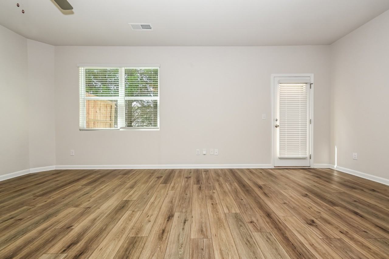 3575 Saratoga Cir - Photo 2 of 15