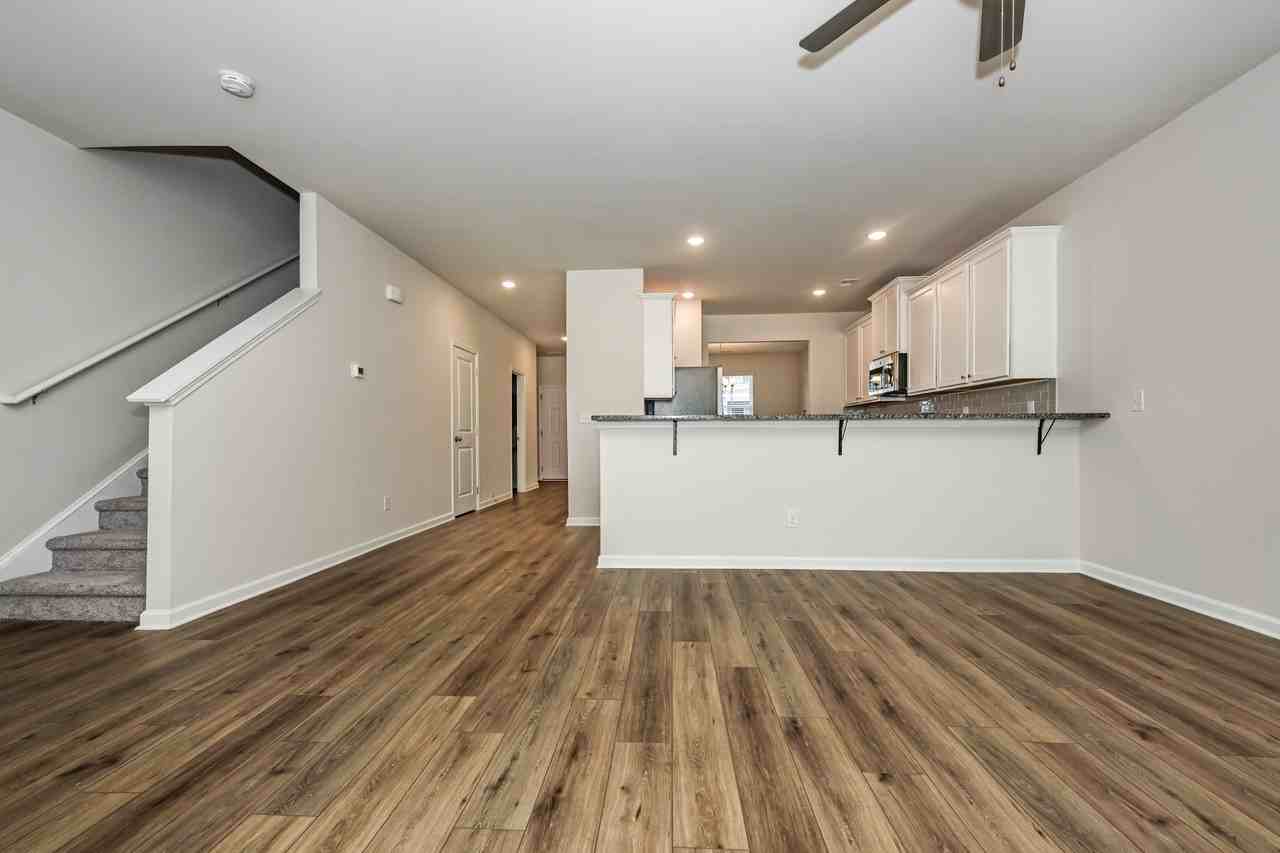 3575 Saratoga Cir - Photo 3 of 15