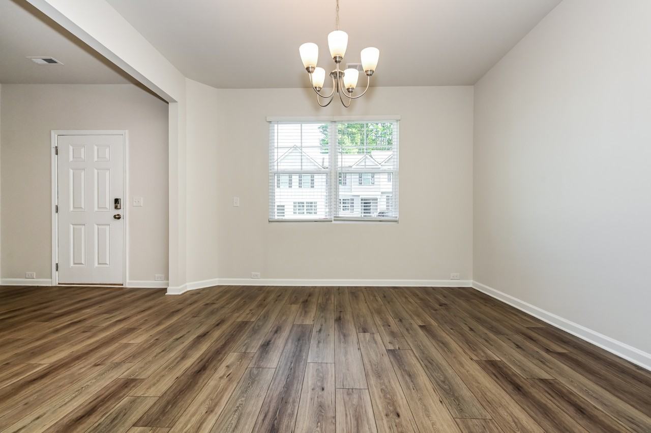 3575 Saratoga Cir - Photo 5 of 15