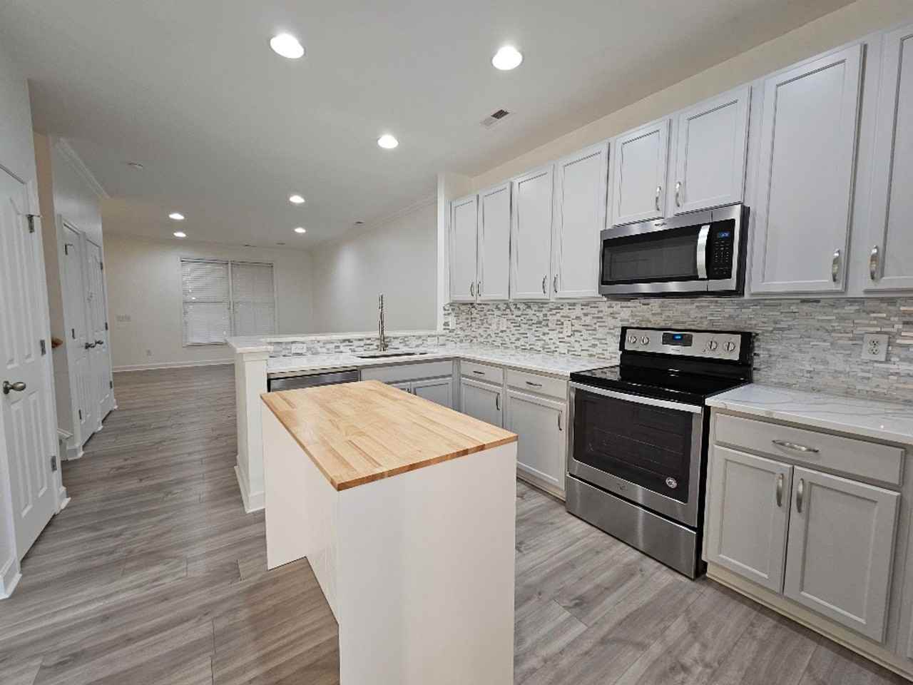 1095 Market St - Photo 2 of 27