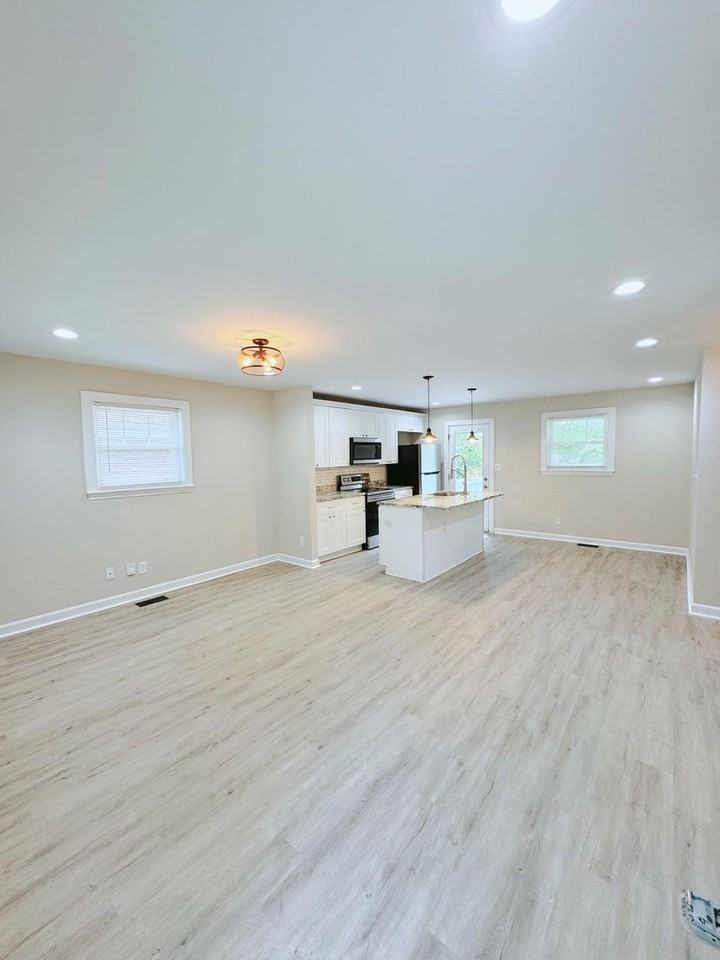 608 Burlington Ave - Photo 3 of 15