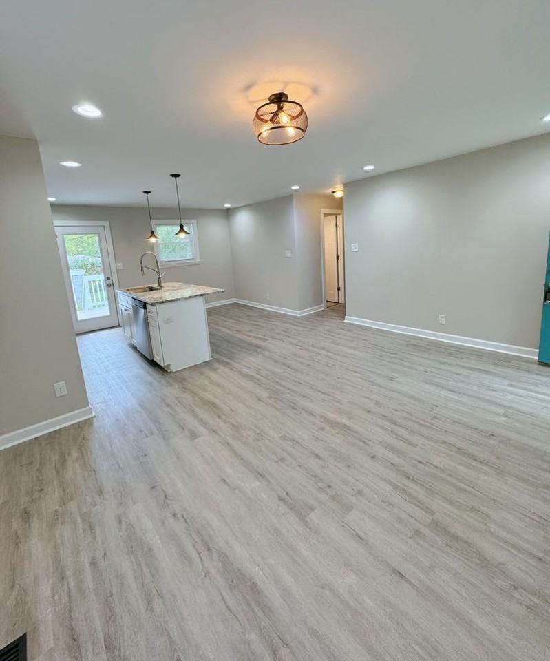 608 Burlington Ave - Photo 4 of 15