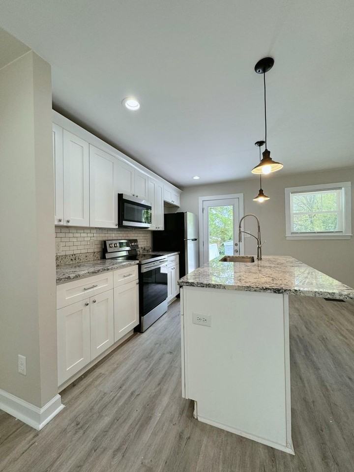 608 Burlington Ave - Photo 6 of 15