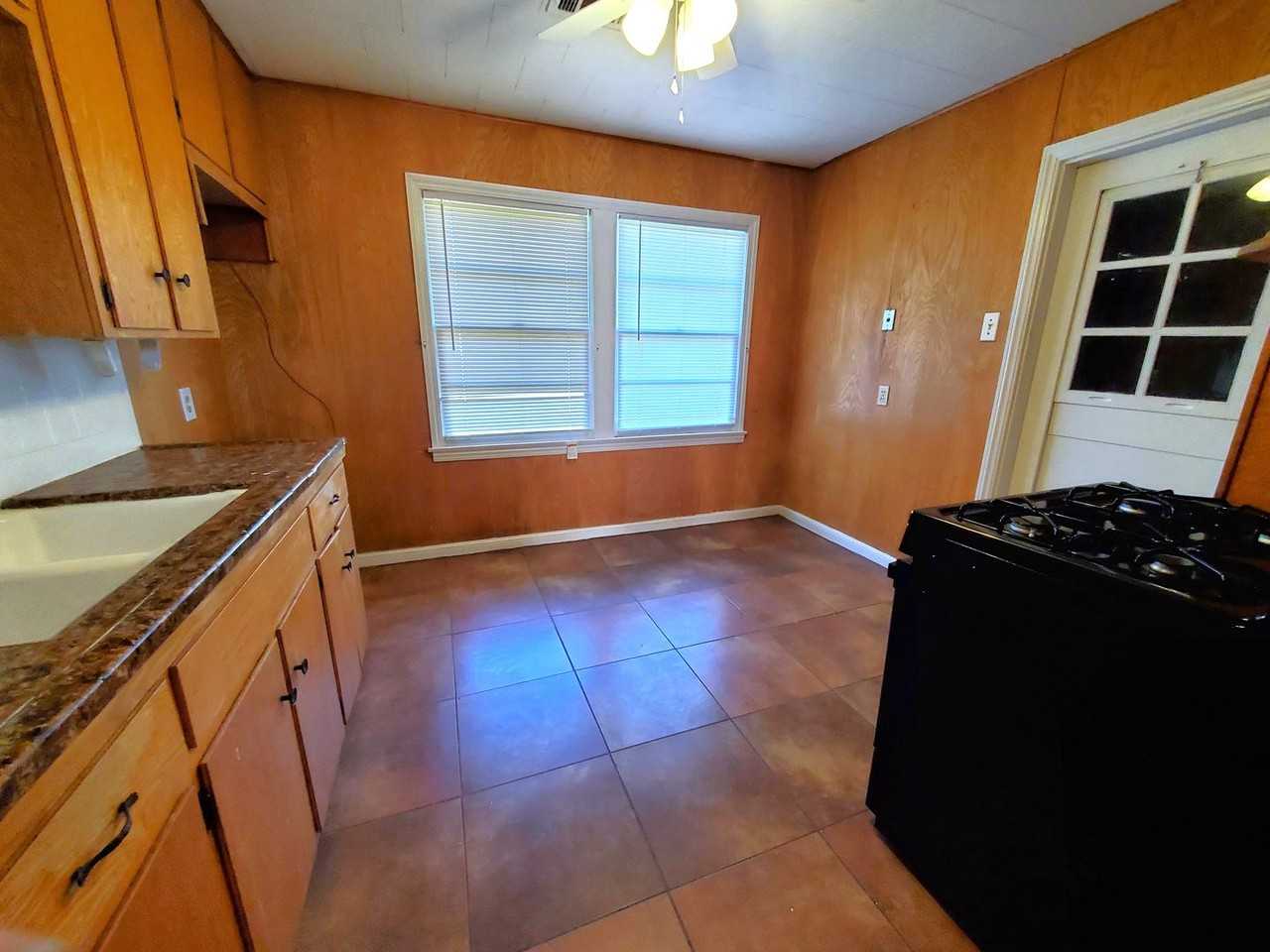 10 Circle F - Photo 3 of 11