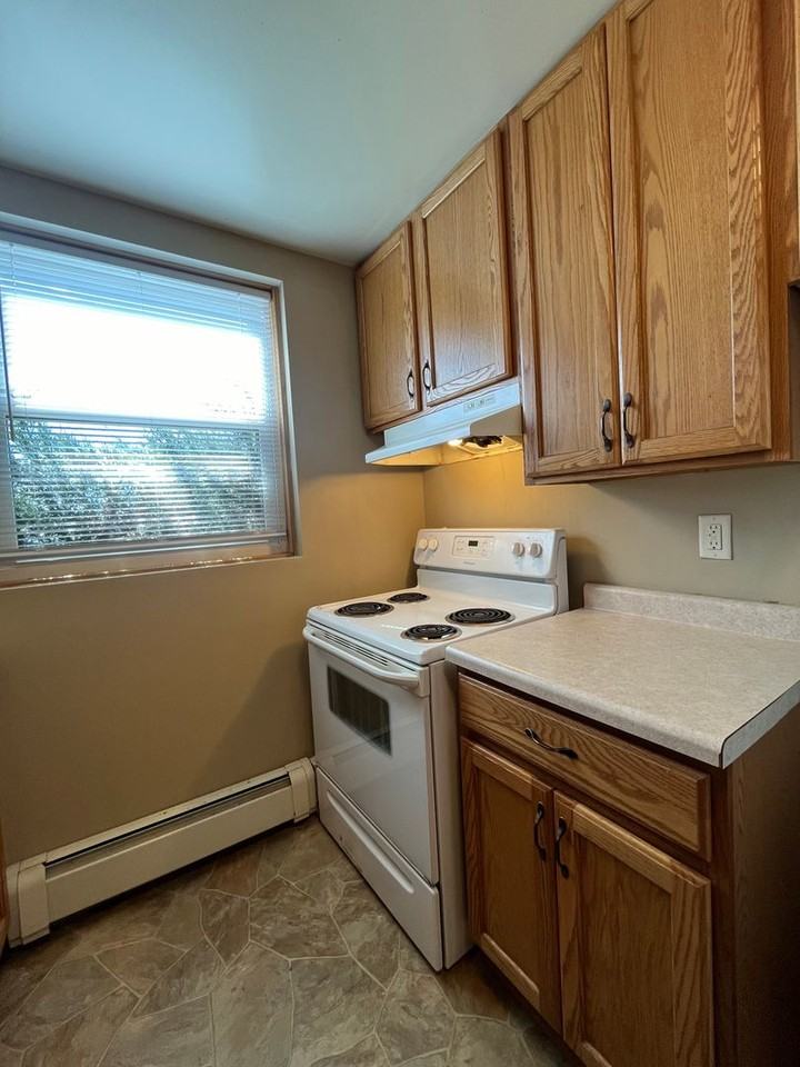 699 3rd St East - Photo 2 of 28