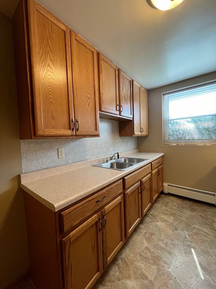 699 3rd St East - Photo 3 of 28