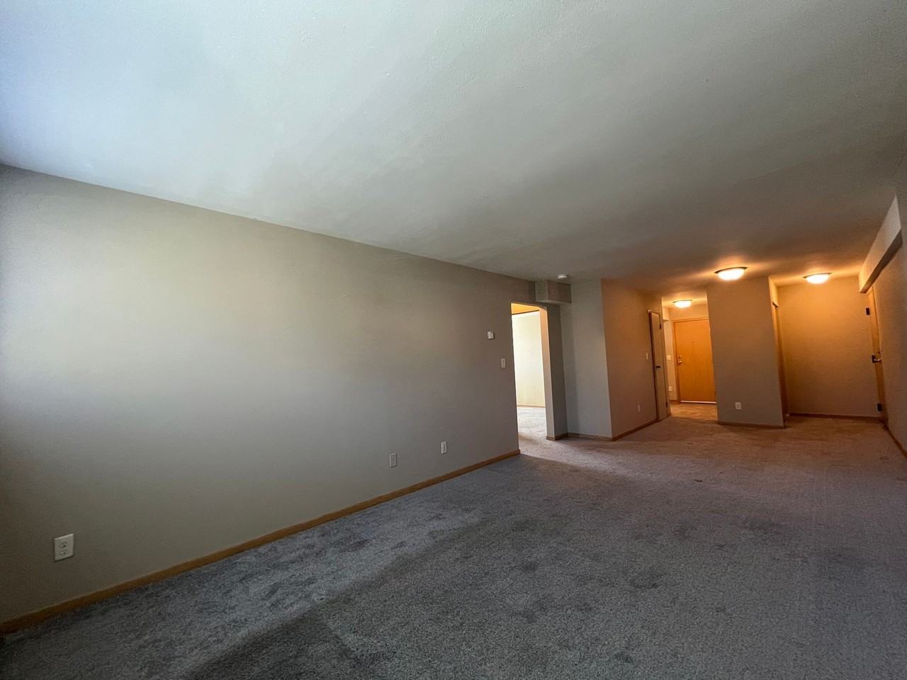 699 3rd St East - Photo 5 of 28