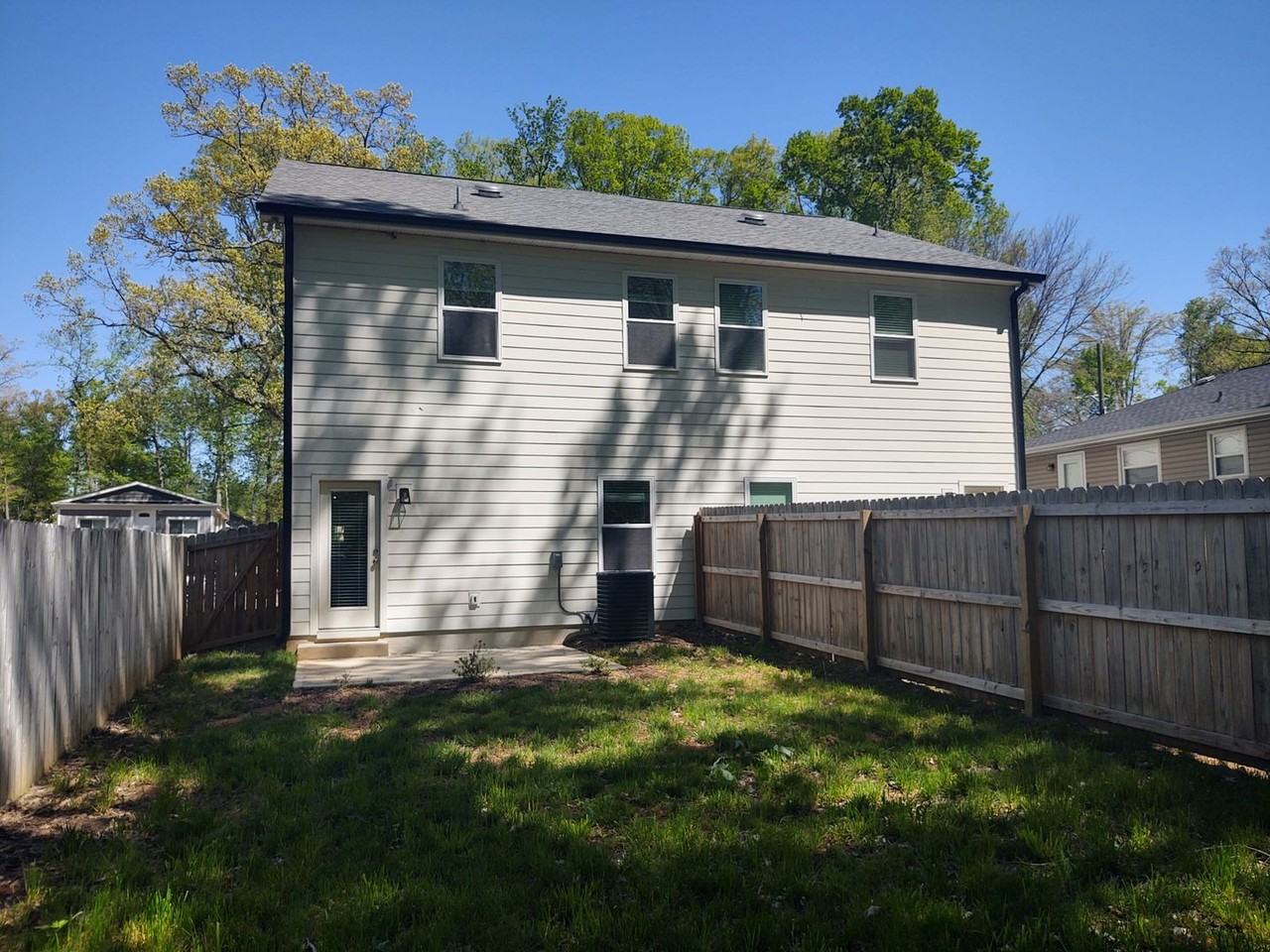 915 Mcarthur Ave - Photo 3 of 25