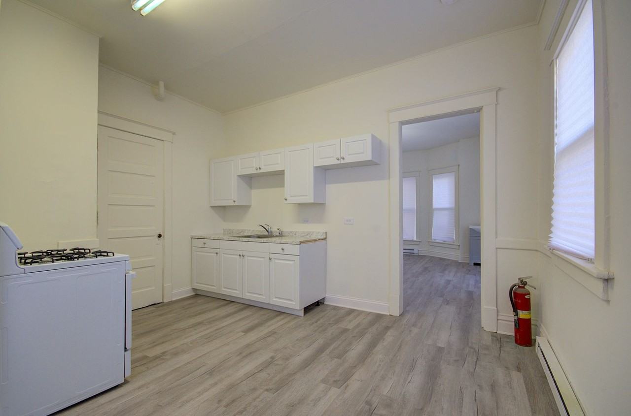 113 N Center St - Photo 2 of 10