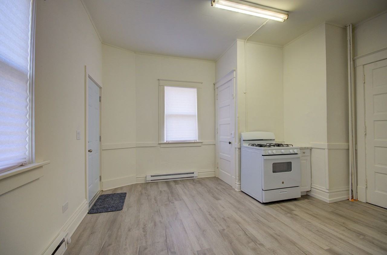 113 N Center St - Photo 3 of 10