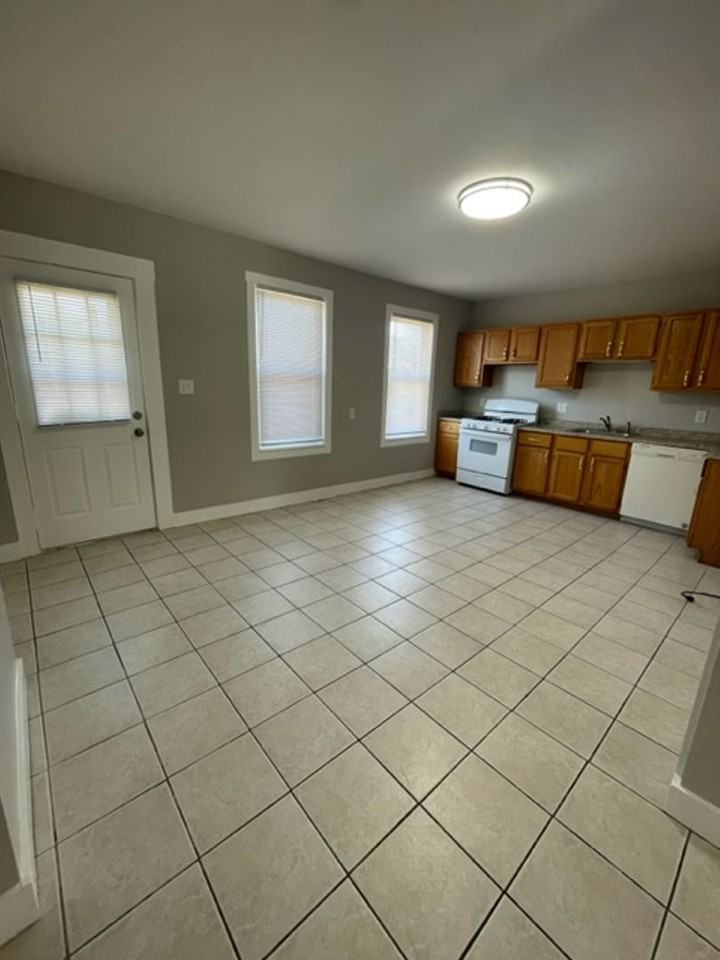 1735 Coolidge Road Apartments 17 Coolidge Rd, Chicopee, MA 01013