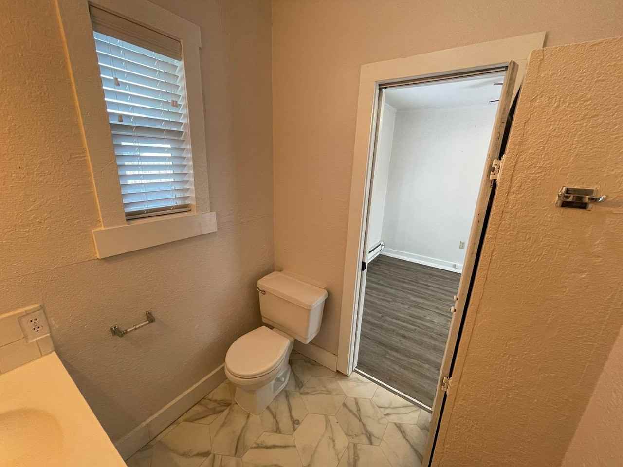 1521 Blaine Caldwell - Photo 2 of 30