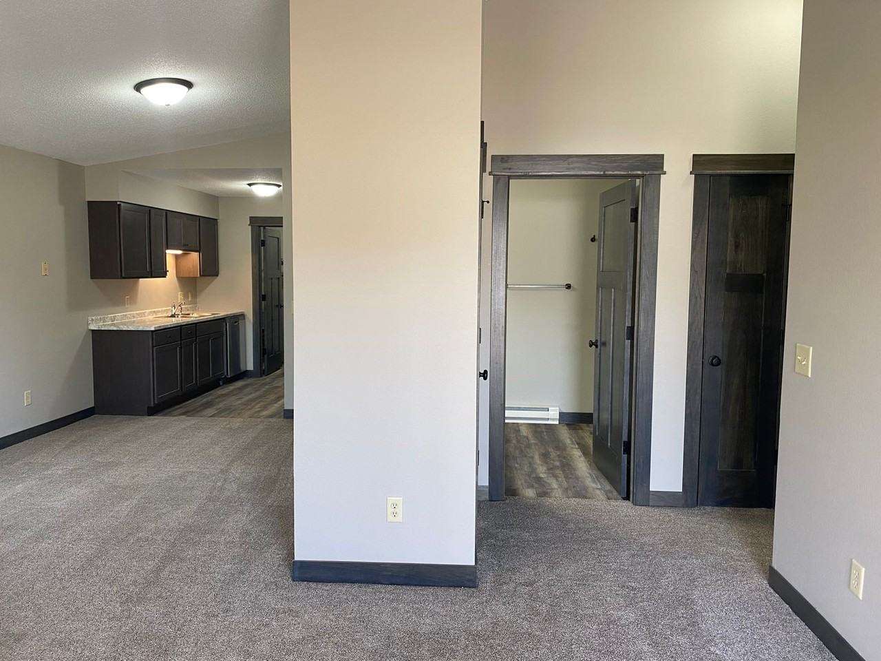 Mardi Gras Apartments - Photo 3 of 22