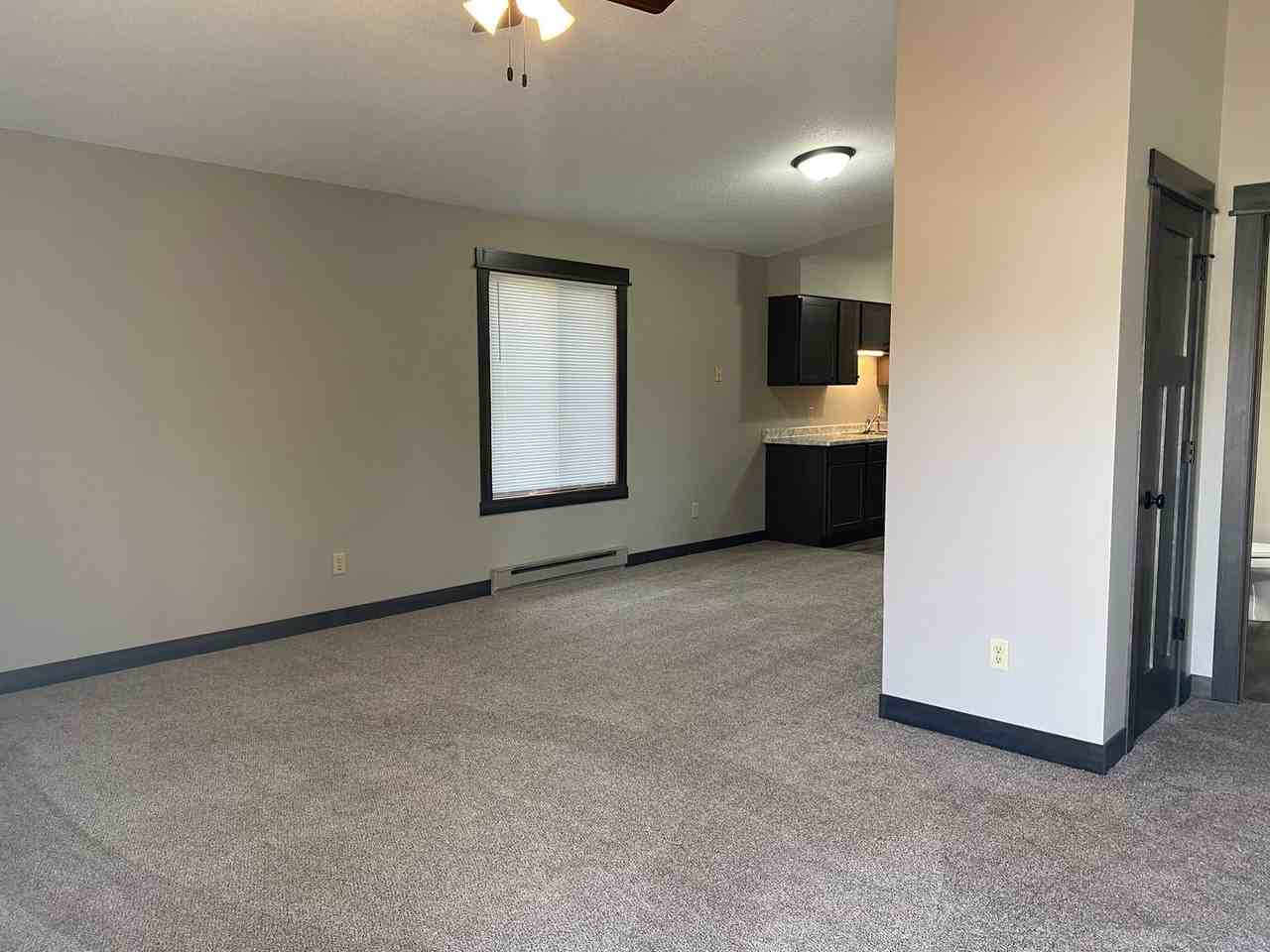 Mardi Gras Apartments - Photo 4 of 22