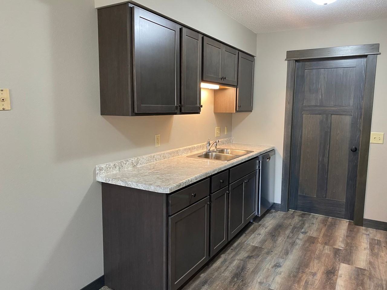 Mardi Gras Apartments - Photo 7 of 22