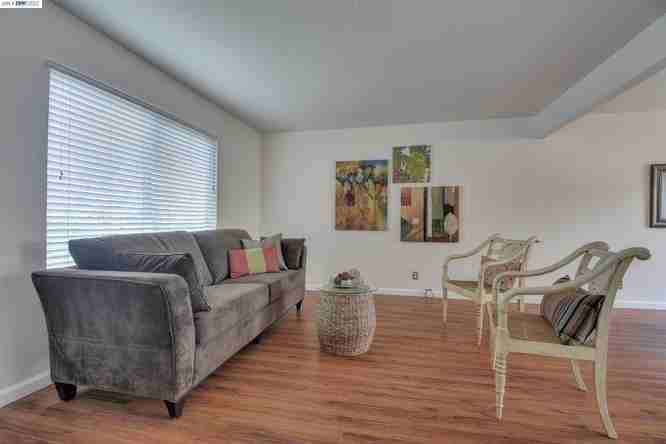 3751 Brockton Dr - Photo 2 of 15