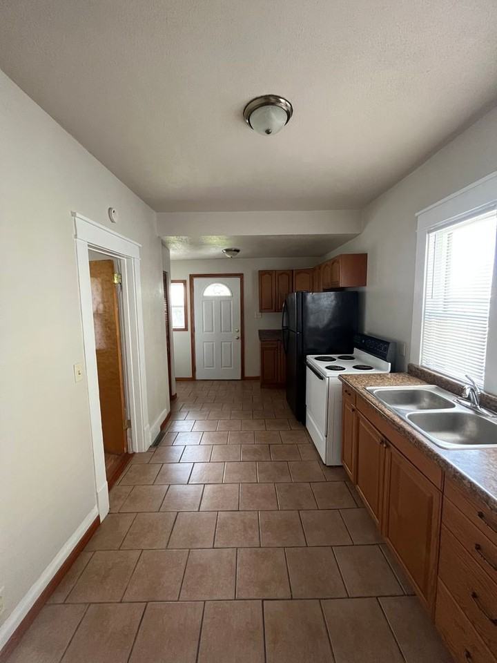 614 S 15th St - Photo 3 of 7