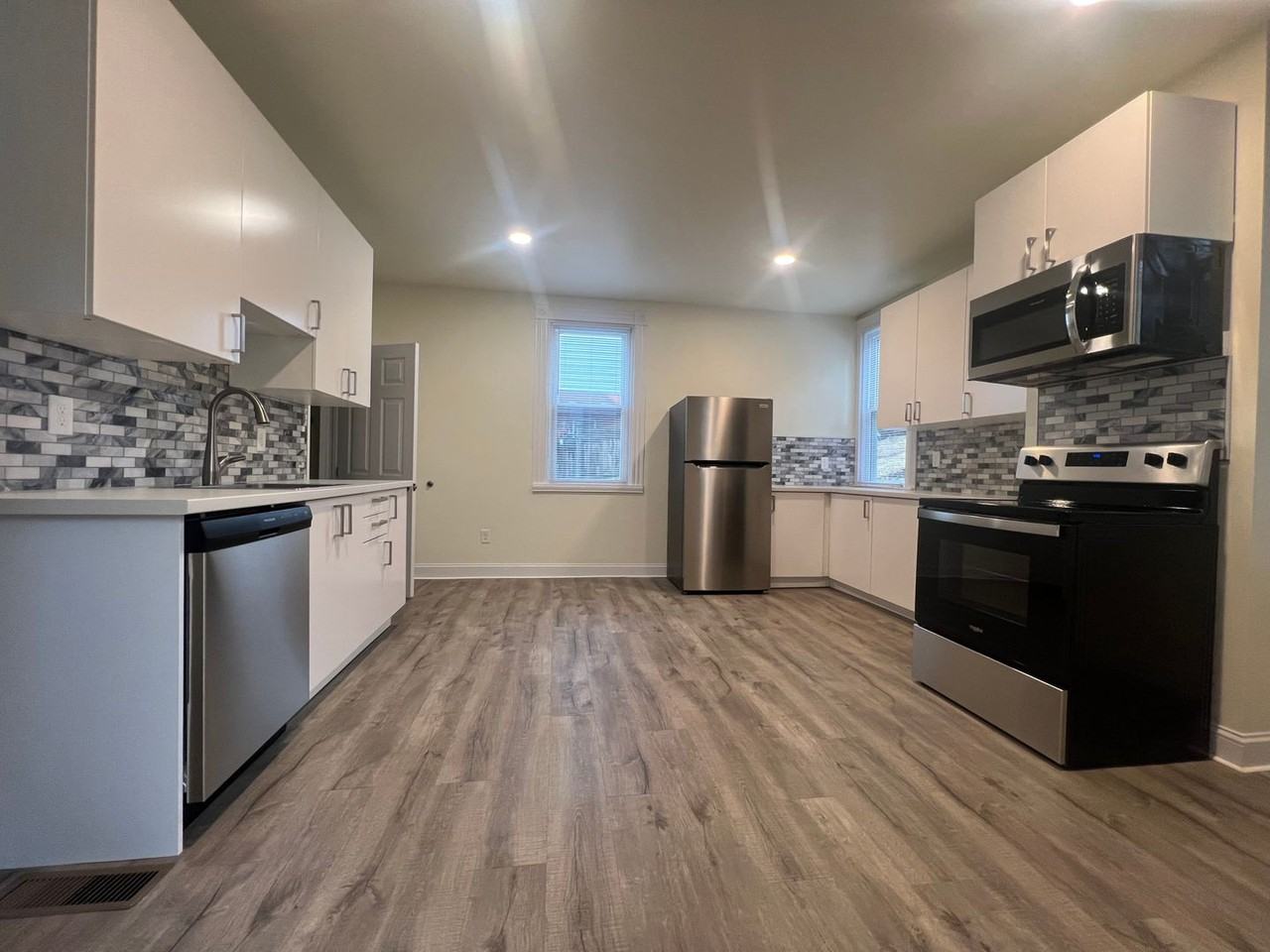 2217 Spring St - Photo 3 of 21