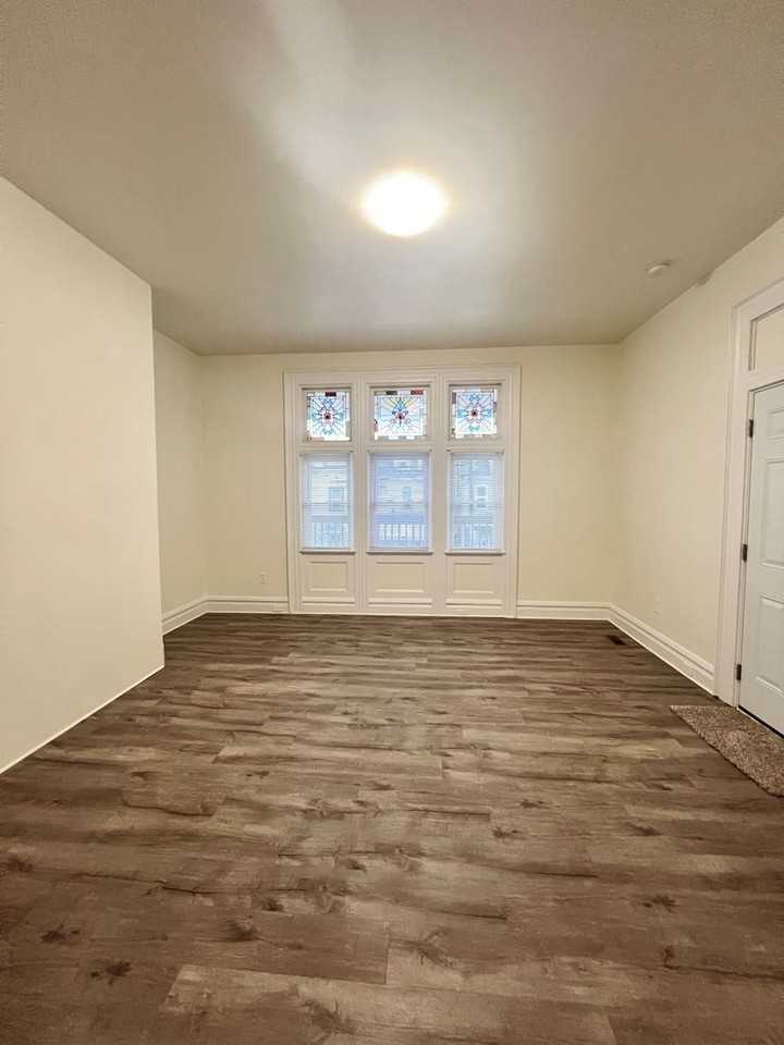 2217 Spring St - Photo 5 of 21