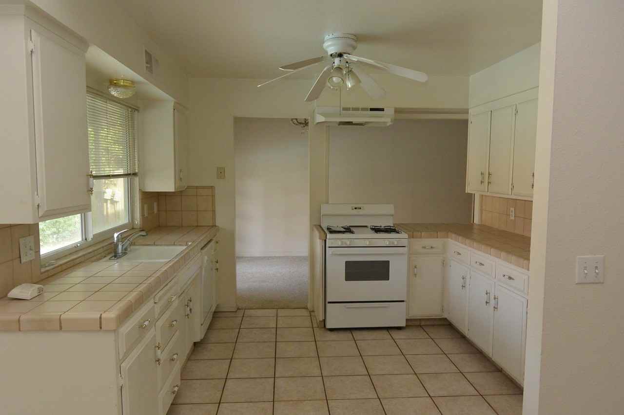1809 S Julieann Ct - Photo 2 of 14