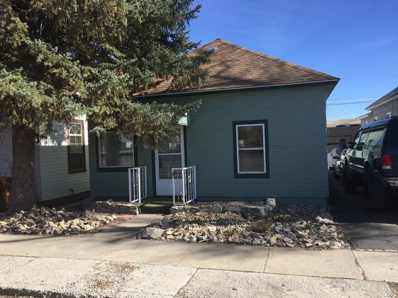 309 Main St - Photo 3 of 10