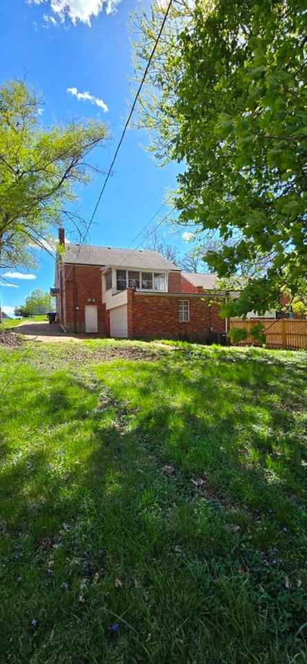 6423 Scanlan Ave - Photo 2 of 10