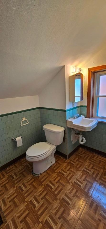 6423 Scanlan Ave - Photo 7 of 10